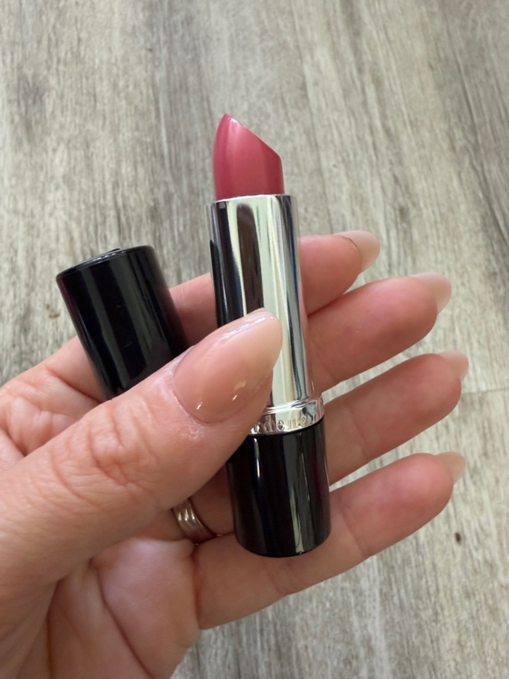 Elizabeth Arden Creamy Pink Lipstick - Classic Hydrating Finish